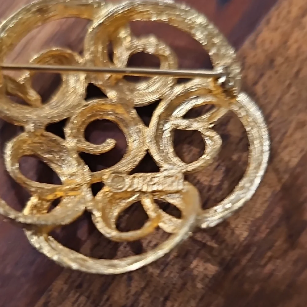 VINTAGE Filigree Gold Brooch Sarah Conventry 70s RETRO jewelry Pin Knot